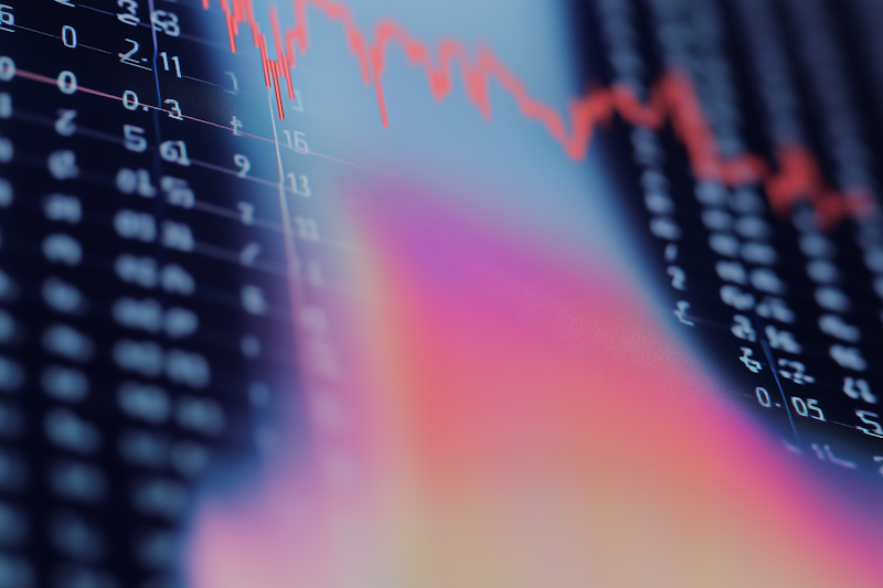 Gráficos de análisis de mercado y datos financieros para evaluación de inversiones